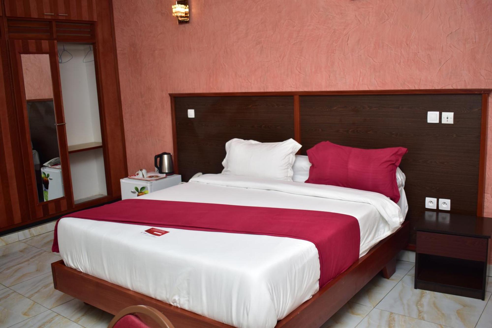 Safyad Hotel Yaoundé Eksteriør bilde